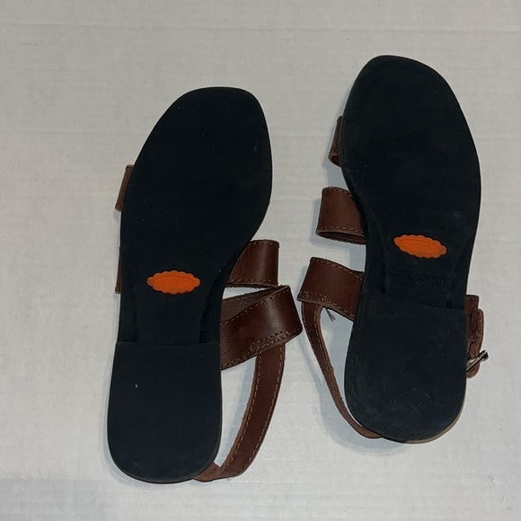 Azaleia Brazil-7.5-Brown-three straps with buckle, leather upper, made in Brazil - Picture 2 of 8